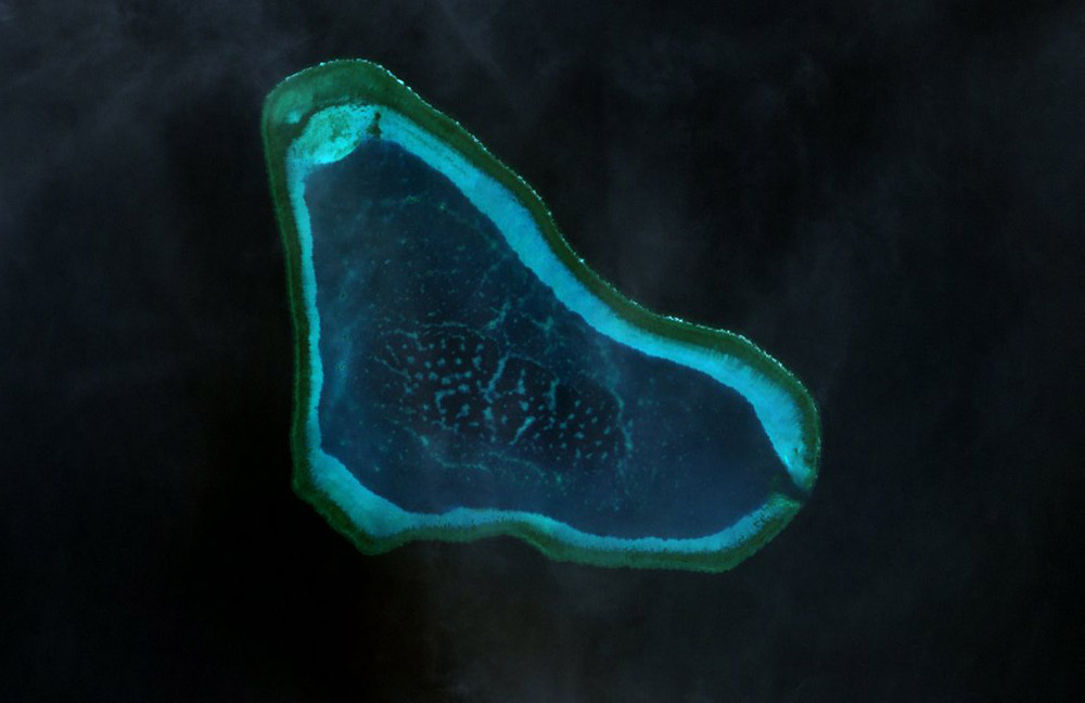 中国浮动平台现身黄岩岛,南海灰色地带博弈再升温