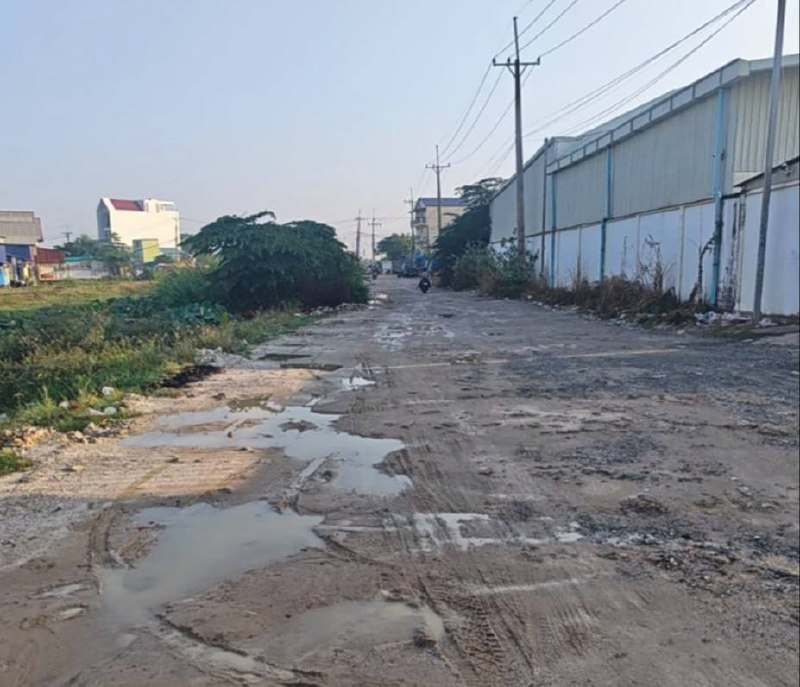 🎥曝光:#柬埔寨 #打野 在西港打野躲检查的日子 真的熬得人没脾气 最近这边查得有多紧 待过的人都懂 白天基本不敢出门 窗帘拉得严严实实 手机不敢响太大声 就怕门外有动静 之前租...