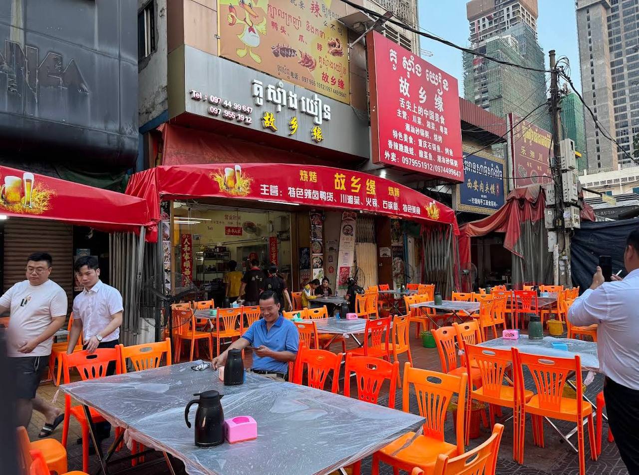 🎥曝光:#吐槽 #故乡缘 3月27号晚上 我们一共7个人在莫尼旺大道故乡缘吃饭 结果吃完之后 有6个人都出现了严重拉肚子的情况 我本人连续拉了两天两夜 体重从93公斤直接掉到89...