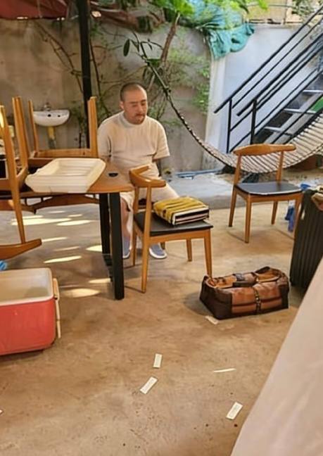 曝光:#汇旺 #西总 汇旺西总准备跑路去老挝的路上被按头 被柬埔寨有关部门带走了 被抓照片流出 汇旺估计不会开门了 爆料者还称消息保真 苦了兄弟们嘉年华利息啊 这次真变成欢乐豆了 ...