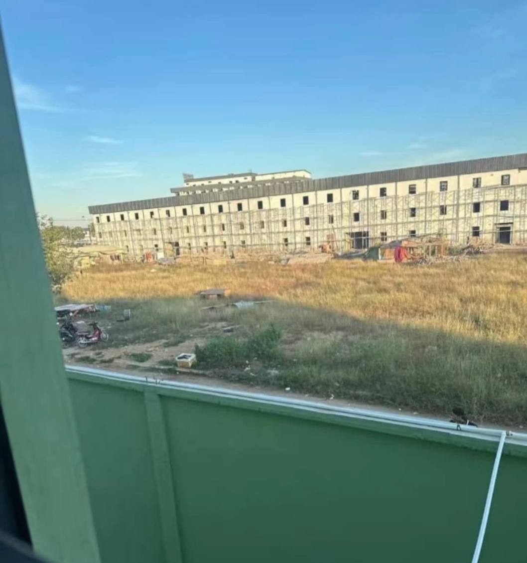 🎥曝光:#柬埔寨 #乐鑫集团 鉴于波贝目前的局势 我也想爆料一下还在顶风作案的园区 乐鑫集团 本人九死一生从园区逃出来 该园区目前没有开放 而且还在极力扩张 收纳来自各自地方跑来...