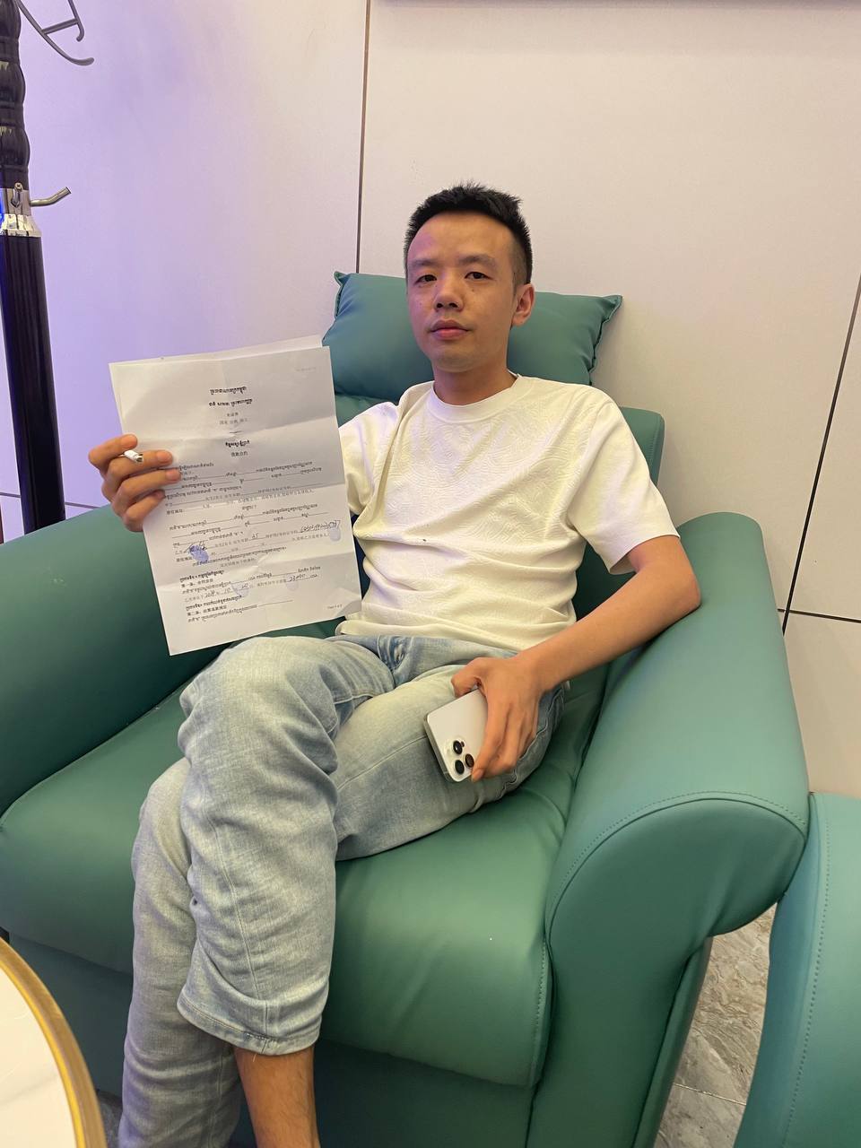 🎥曝光:#注意 #骗子 #阿劲 简直是人间极品 丧尽天良g不如的cs一个 偷渡过来的sb 欠别人四万 死活不还天天躲着像条癞皮狗 脸皮厚得能当城墙使 整天不务正业 就知道往赌场钻...