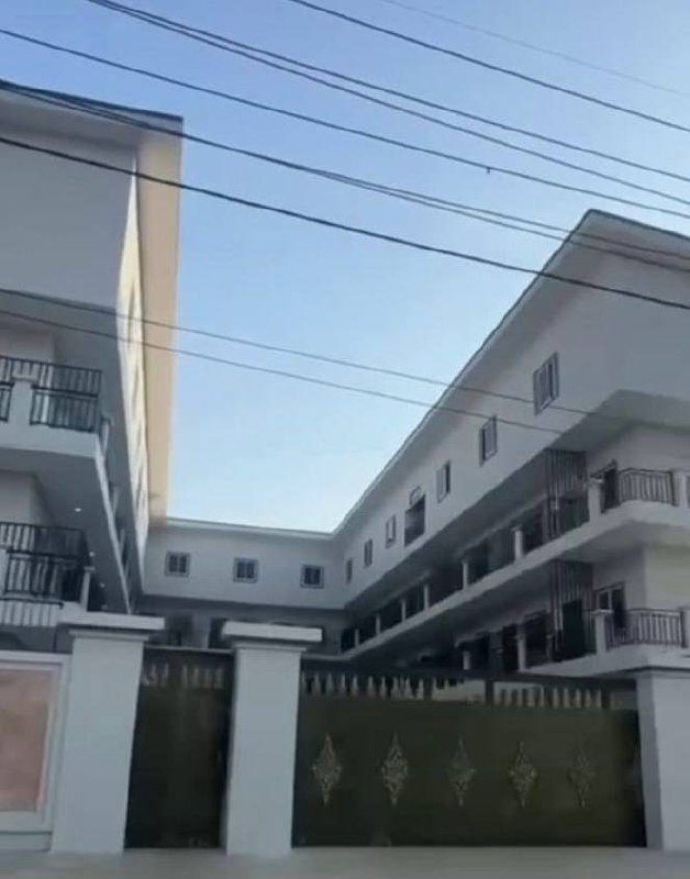 🎥曝光:#柬埔寨 #波贝 奥克罗夫分区萨玛基棉吉村 这里就是诈骗园区 我朋友告诉我的 里面物业关系通天 每天正常运行 里面做海外盘色敲的 狗推有两三百人 对外说的是进去报备就行...