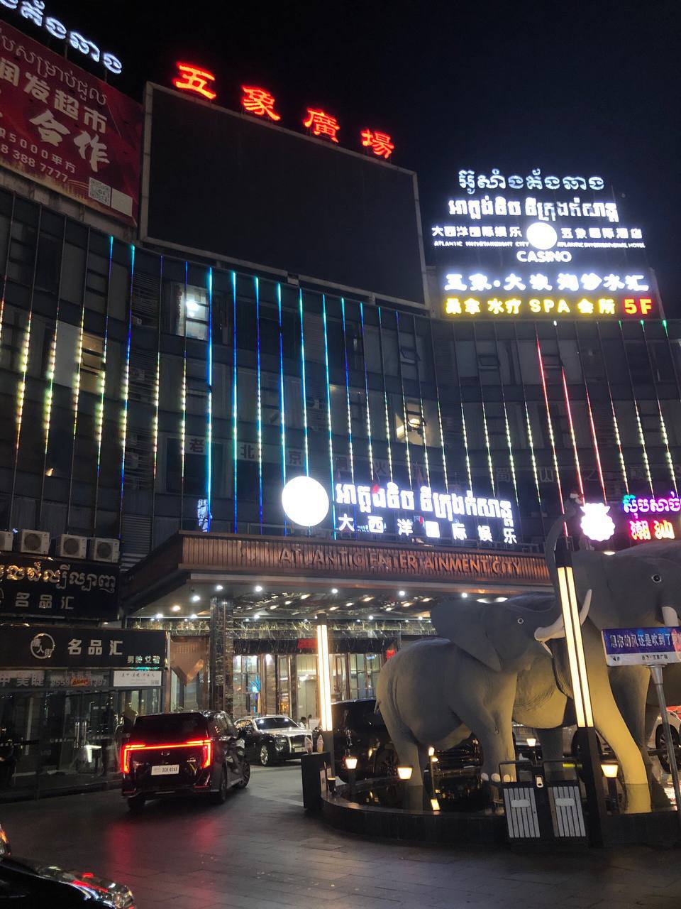 🎥曝光:#吐槽 #大西洋赌场 大西洋赌场有一个老头在那里上班 那个老头贼讨厌 长的像坨狗屎 整天不是看这个赌客不爽就是看那个赌客不顺眼 你那么有本事还上什么班 一天到晚黑着个脸搞...
