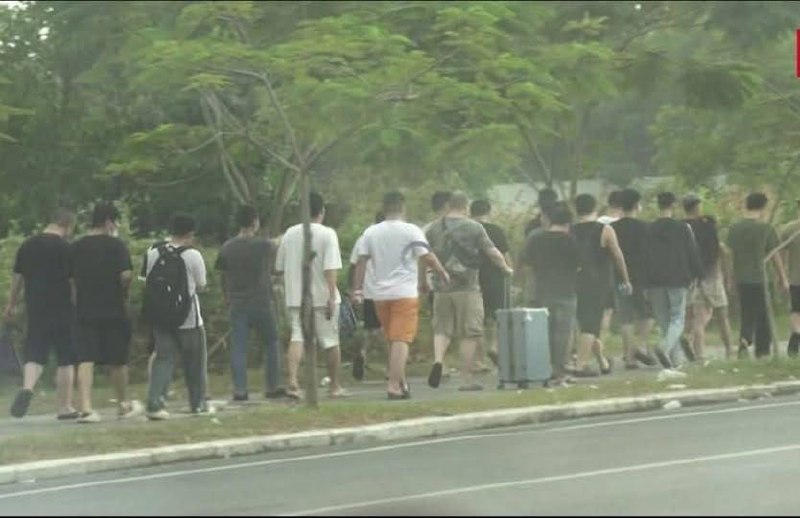 🎥曝光:#柬埔寨 #中国人 中国人逃离 翻译 不仅仅是在波贝 这种情况在很多地方都有 比如巴域 特邦普隆 安隆柴 蒙寨 柴通 奥阿姆 特邦斯雷 蒙多西玛 拜林 普伦 戈公 占德拉...