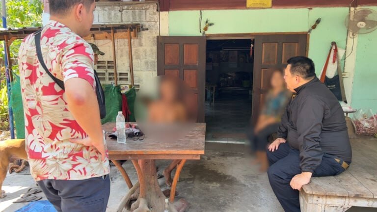 泰国新闻 【73岁老翁猥亵6岁女童被捕!趁家长不注意作案 警方迅速行动】