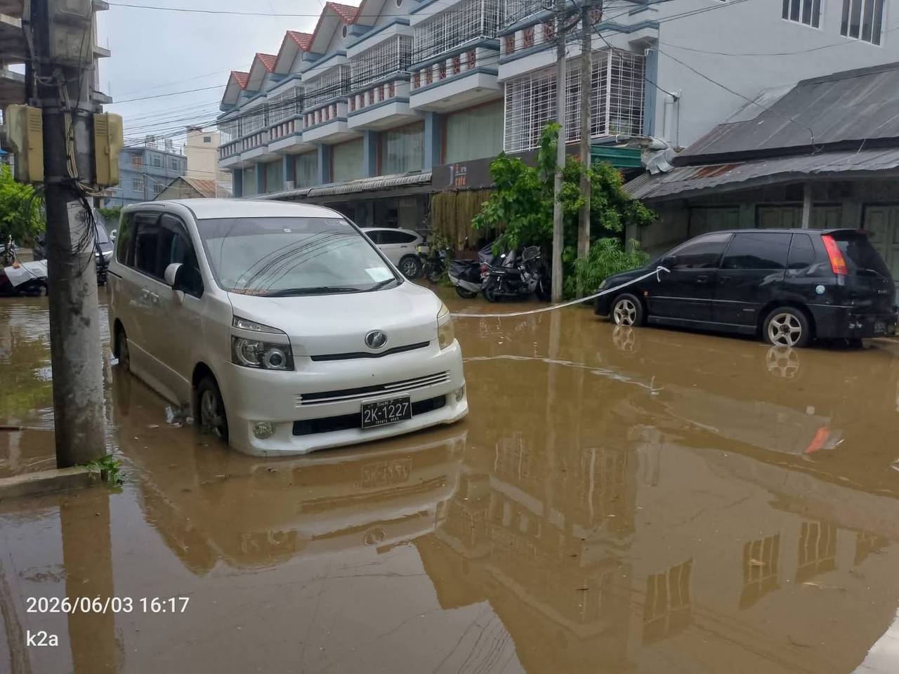 缅甸 景栋遭强风暴雨 部分街区淹水断电
