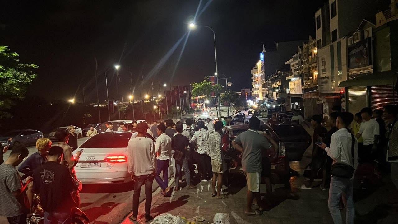 柬埔寨西港 凌晨车祸:中国男子驾奥迪追尾,3人受伤