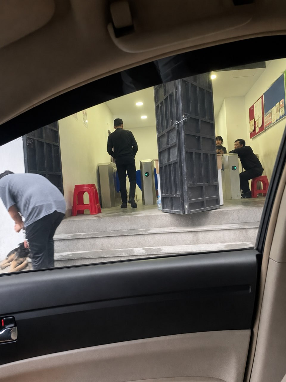 西港居民举报:独立公园附近疑现大型网络赌博窝点