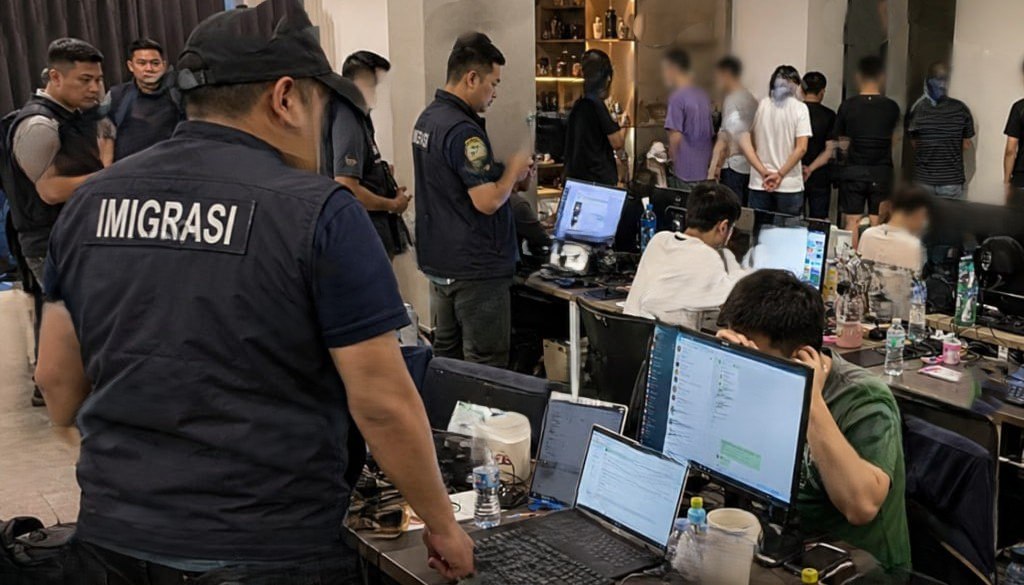 印尼资讯:北苏门答腊捣毁跨国“网恋诈骗”团伙!38人落网,6名中国籍人员被捕