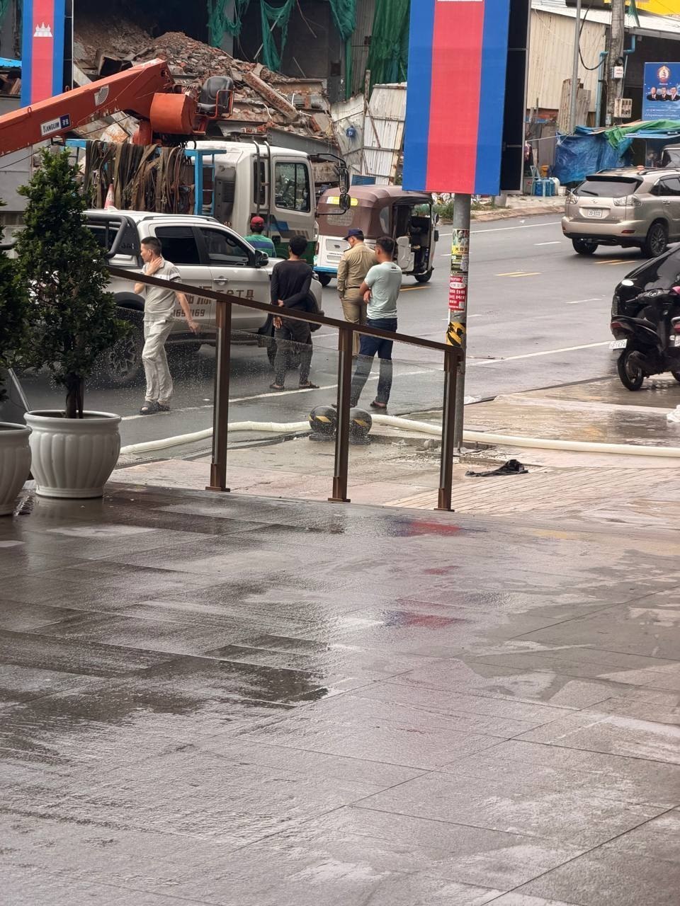 网友投稿:西港挑源有宪兵和移民局的人在查,附近的兄弟注意~~