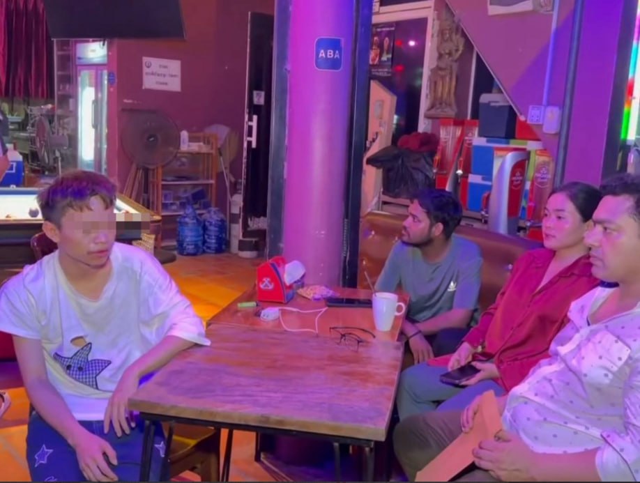 柬埔寨资讯:NIAGA夜店里,两名巴基斯坦男子围殴一名中国男子,现场一度闹得很大。
