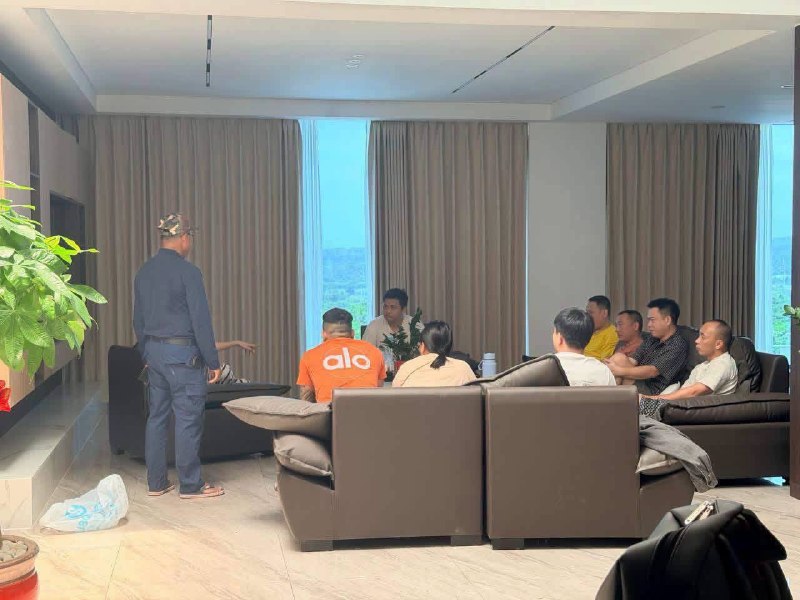 柬埔寨资讯:戈公省查获涉嫌网诈窝点:34人被捕,查扣700余部手机及多台电脑