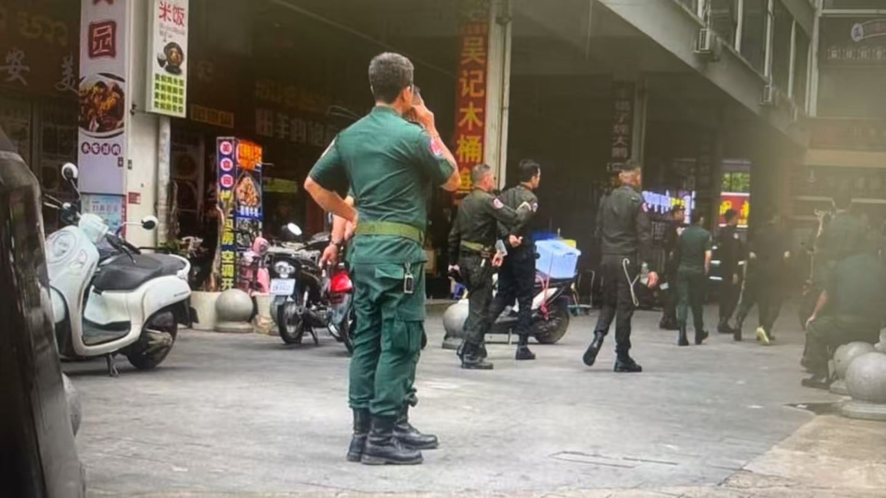 网友投稿:西港南海后面还有好多宪兵在巡逻,各位出门记得带好护照,没护照的兄弟保重!