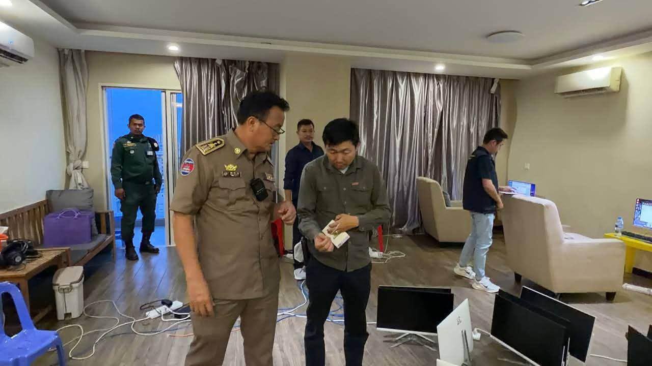 金边桑园区突查一高层公寓 查获两处网络诈骗涉案窝点