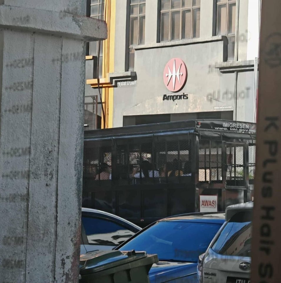 网友爆料: 吉隆坡南部旧古仔区刚抓了一车小姐。