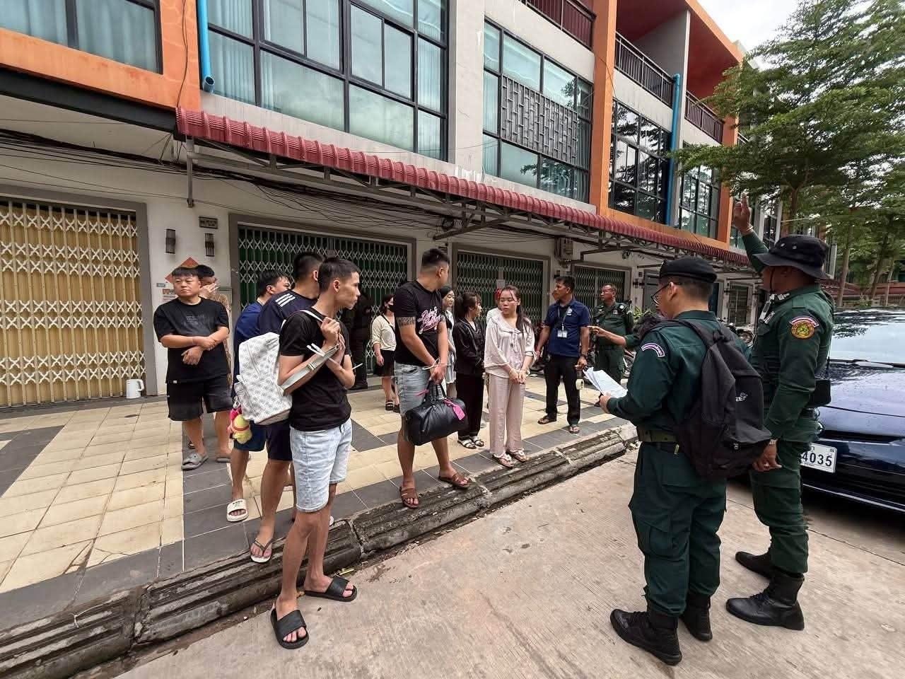 柴桢省巴域市捣毁CK园区电诈窝点:抓获12名中越籍嫌疑人
