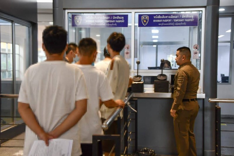 泰国新闻 泰缅边境第二友谊大桥接收缅甸遣返中国籍人员 泰方采集生物信息后依法拒绝入境