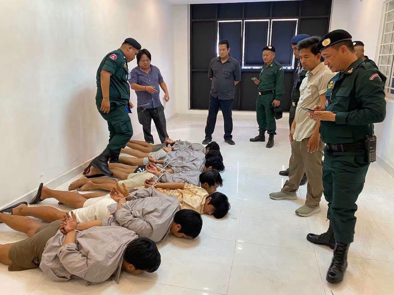 金边雷西郊区捣毁一网诈窝点,抓获13名外国人