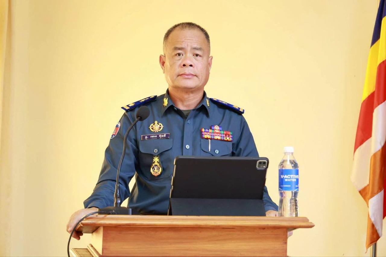 西港宪兵助力磅西拉县民众抵抗洪灾