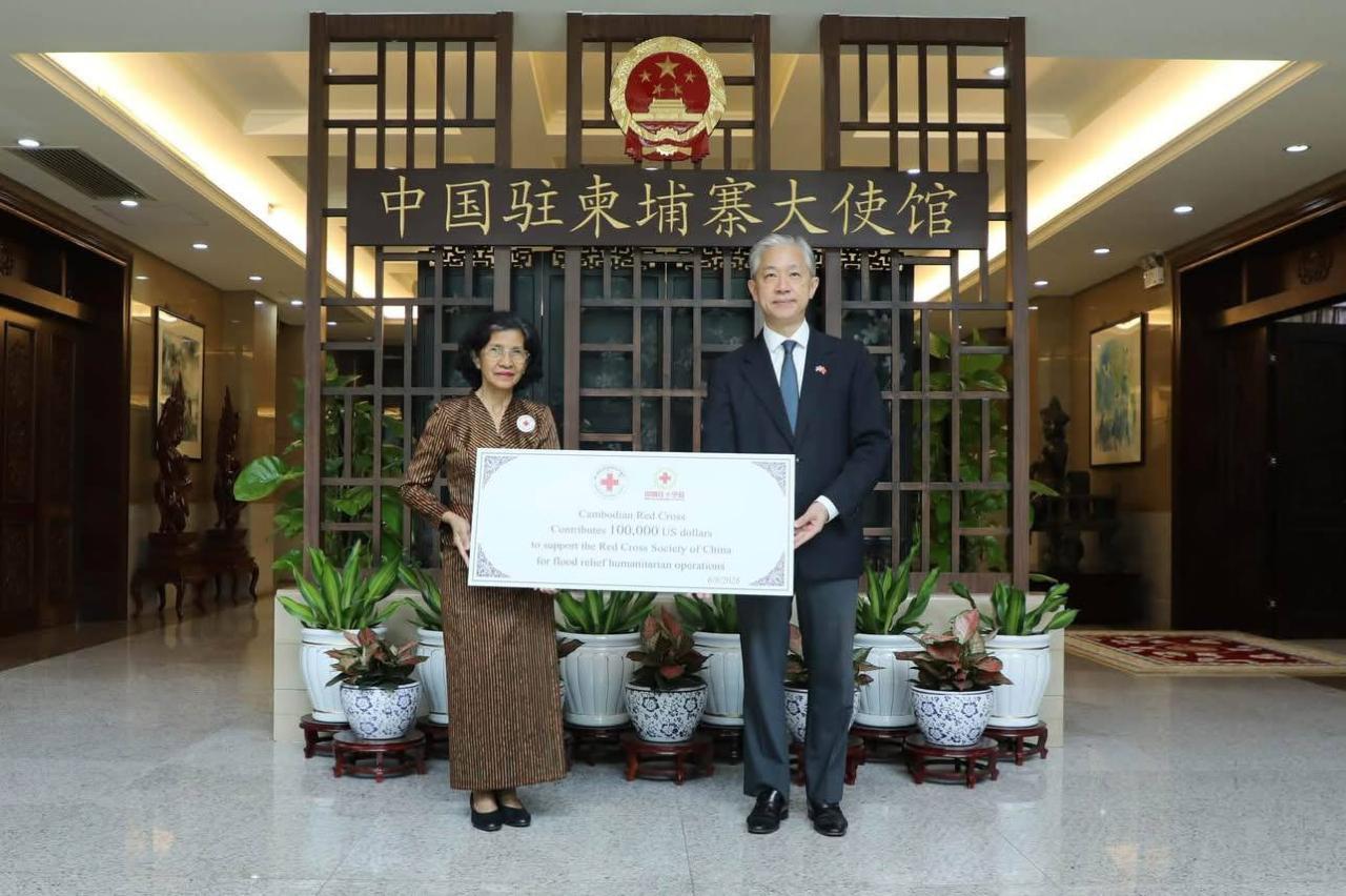 柬埔寨红十字会向中国红十字会捐赠10万美元援助水灾