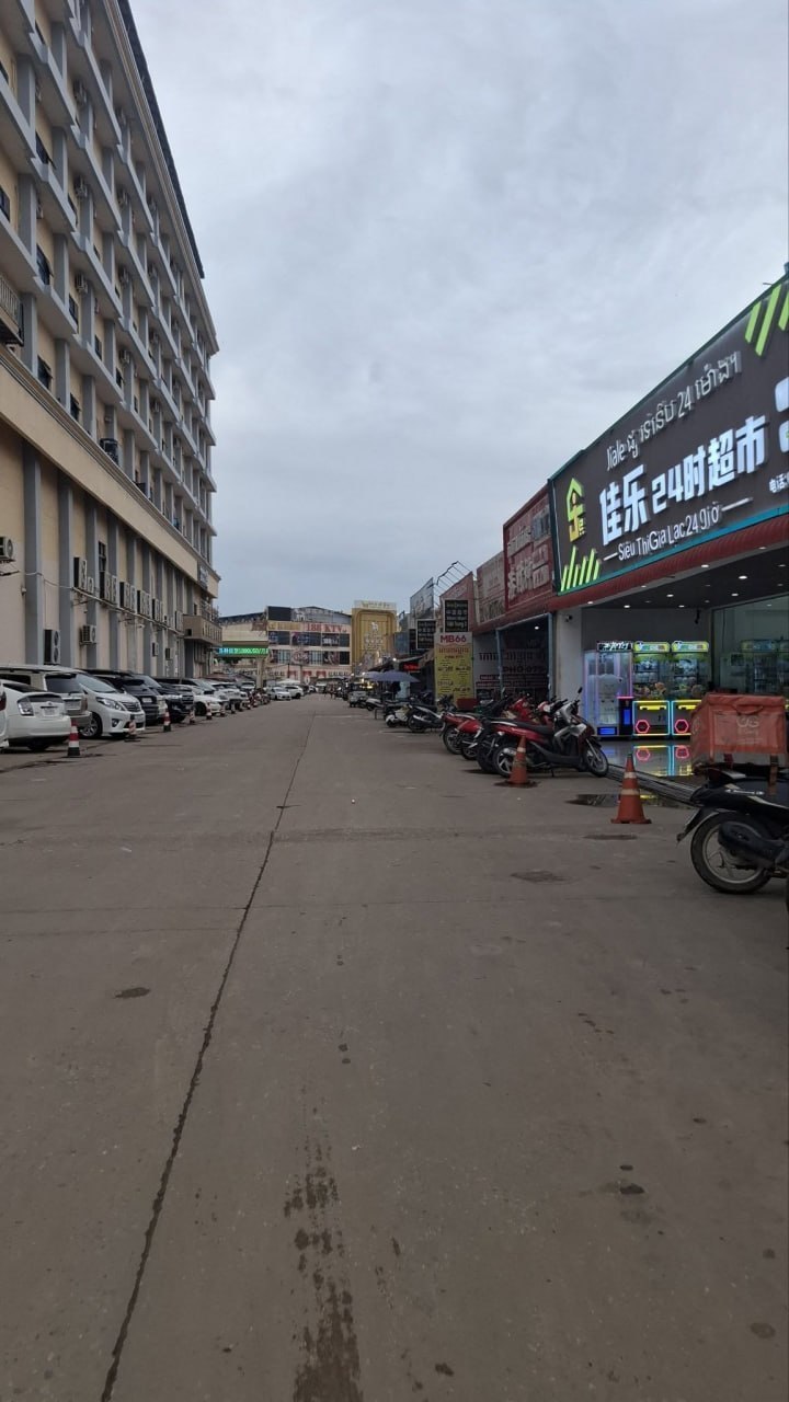 柬友投稿:以前的巴域真的很热闹,尤其晚上,到处都是人、中国人、店铺和灯光。