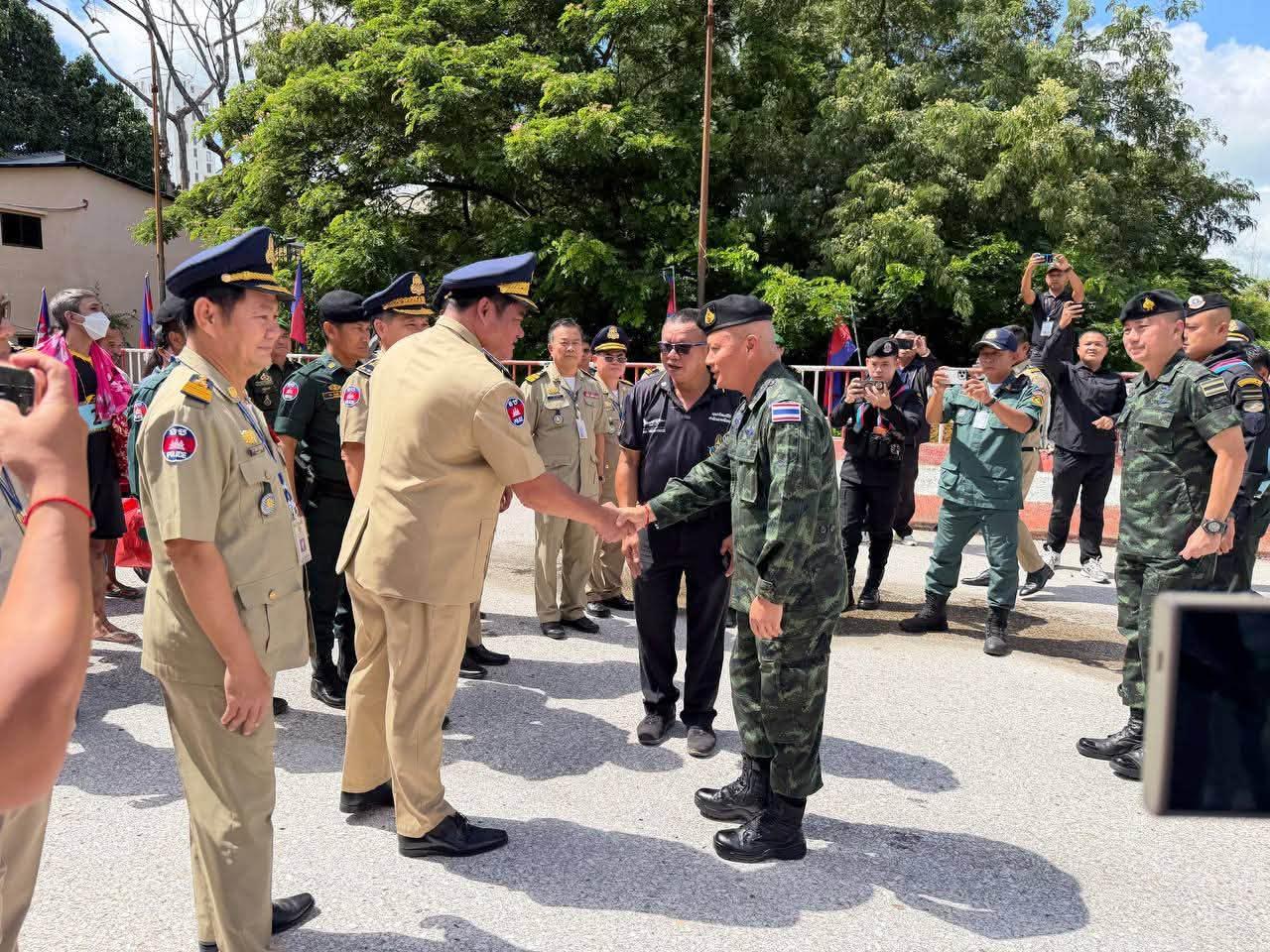 柬埔寨和泰国在波贝口岸相互遣返非法入境及越境人员