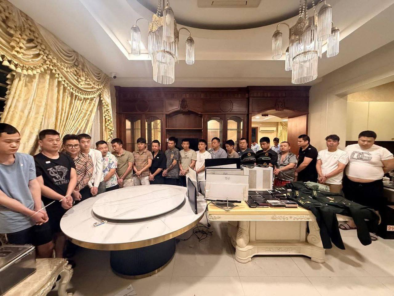 🇰🇭金边昨天逮捕19名做军包的中国狗推