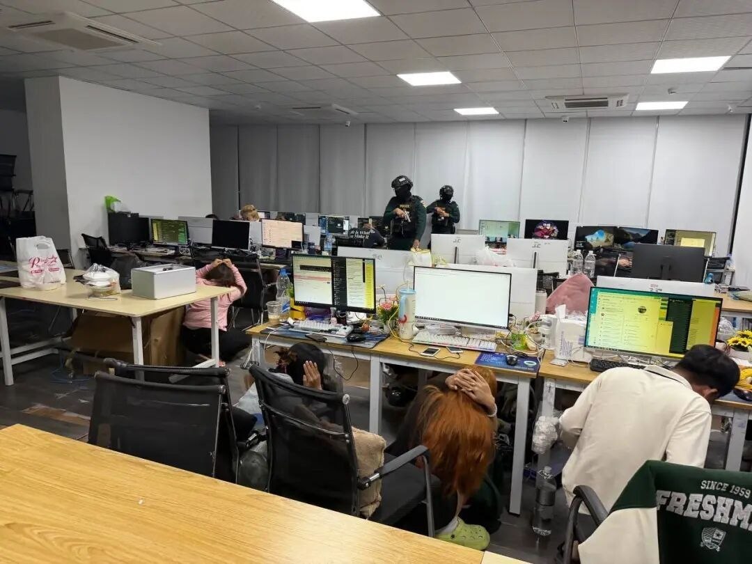 据凤凰卫视3月20日报道,有柬埔寨警官承认:很多本地人已经成为电诈的主要实施者。