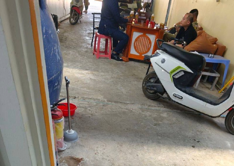 网友反馈:财通 今天大检查,宪兵在挨家挨户的查。