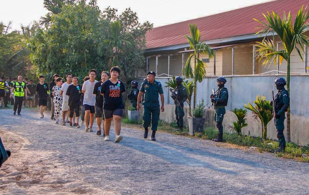 柬埔寨遣返153名涉诈中国籍人员 专机自暹粒离境