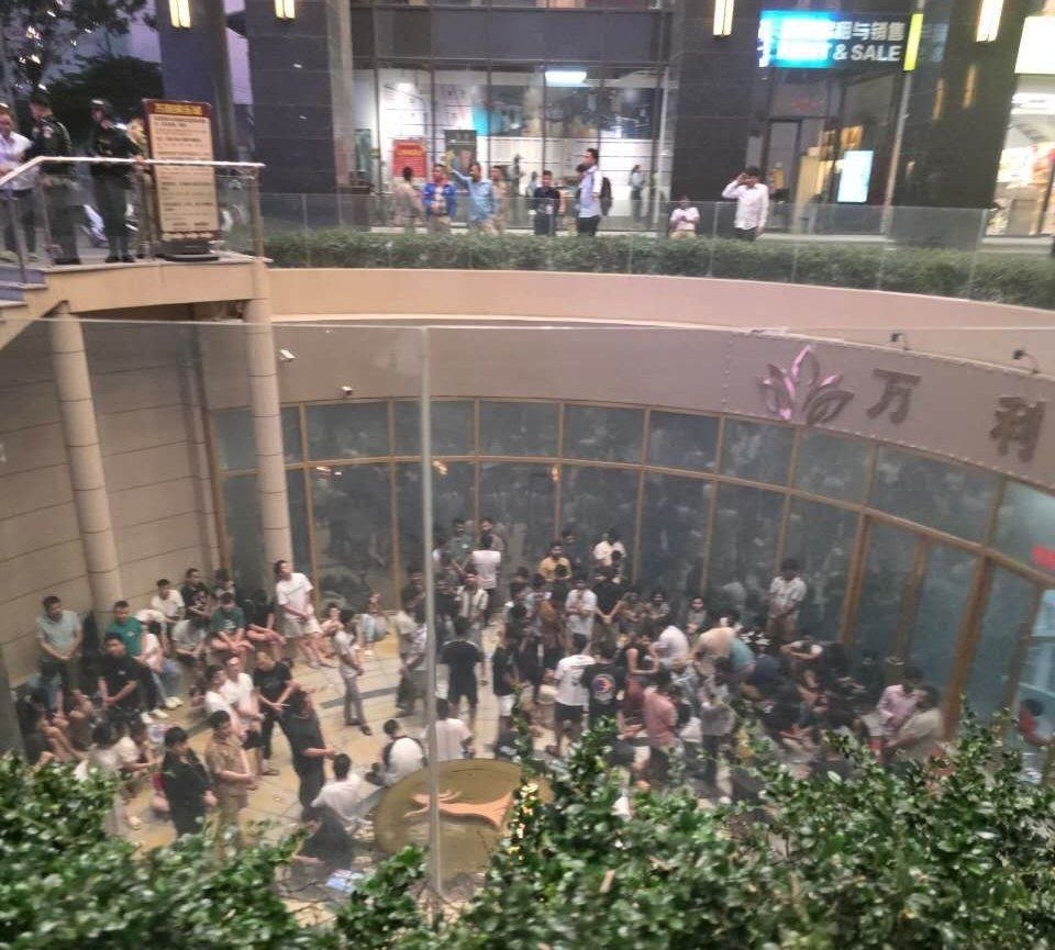 群友投稿:金边经地铂尔曼,因为跳楼都兄弟被牵连推推。