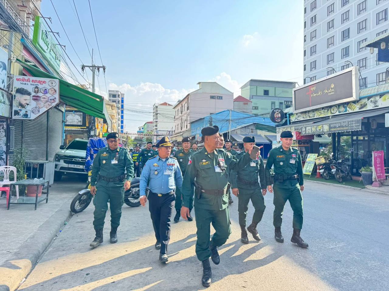 波贝新年安保升级!警察局长亲自带队巡逻护平安