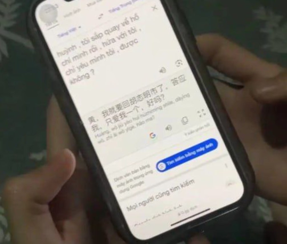 狗推日记:我坐在金边河边一个咖啡店,点了一杯冰美式。