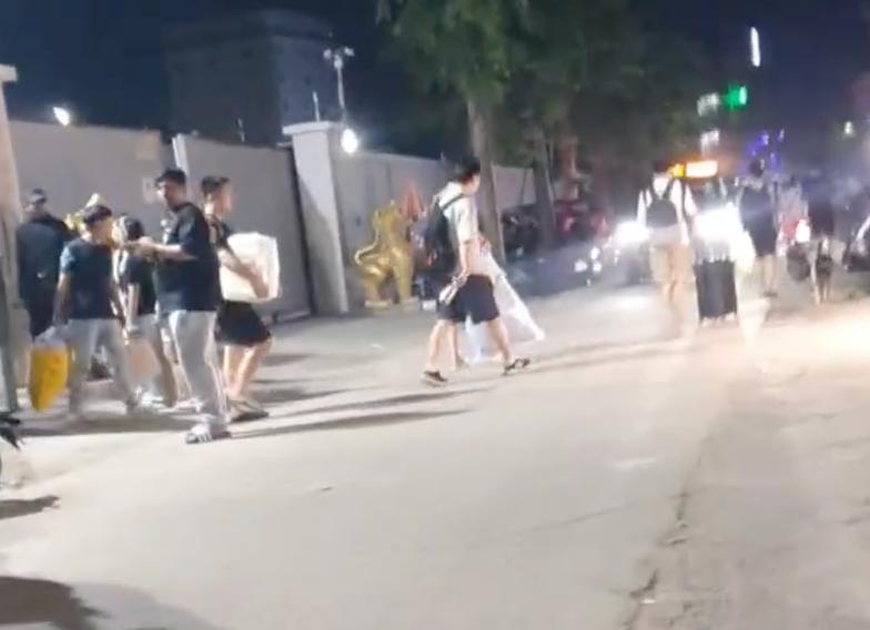 扛不住了?波贝多处园区现人员集中撤离 当地昨夜出现“大规模搬迁”现象