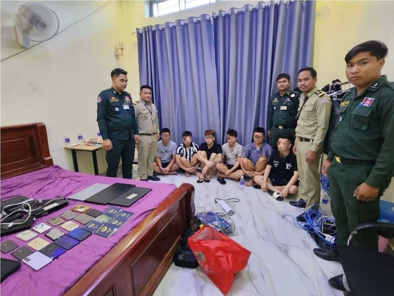 🇰🇭木牌警方突查涉嫌网络犯罪地点 逮捕6名嫌疑人