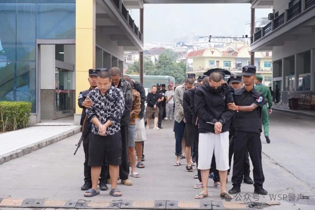 佤邦司法委在勐啊口岸移交30名涉诈人员 含6名被解救人员