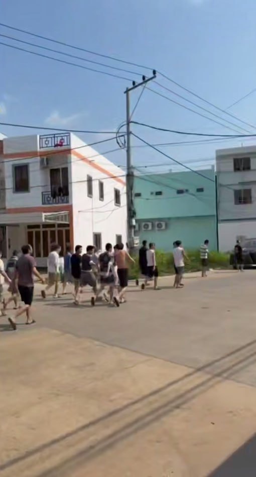 网友投稿 波贝园区里的人哪里是逃,分明是被逼到了绝路!
