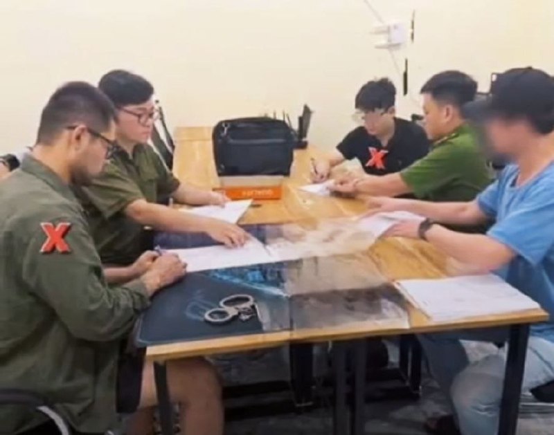 网友投稿:在胡志明等待遣返的同事们