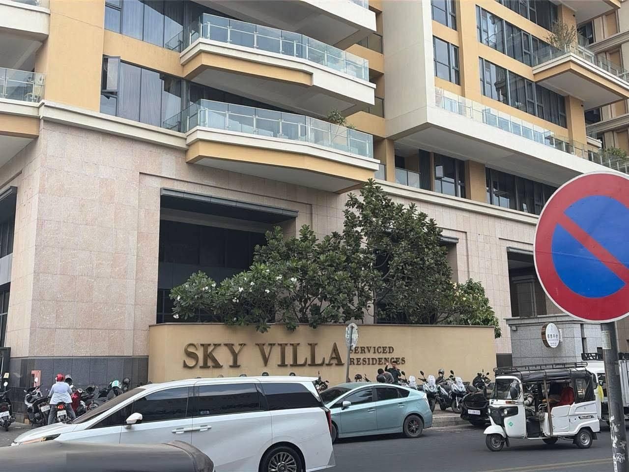 昨日金边警方突击排查Sky Villa公寓:没发现网络诈骗犯罪活动,但抓获3名涉嫌销毁证据的中籍嫌犯