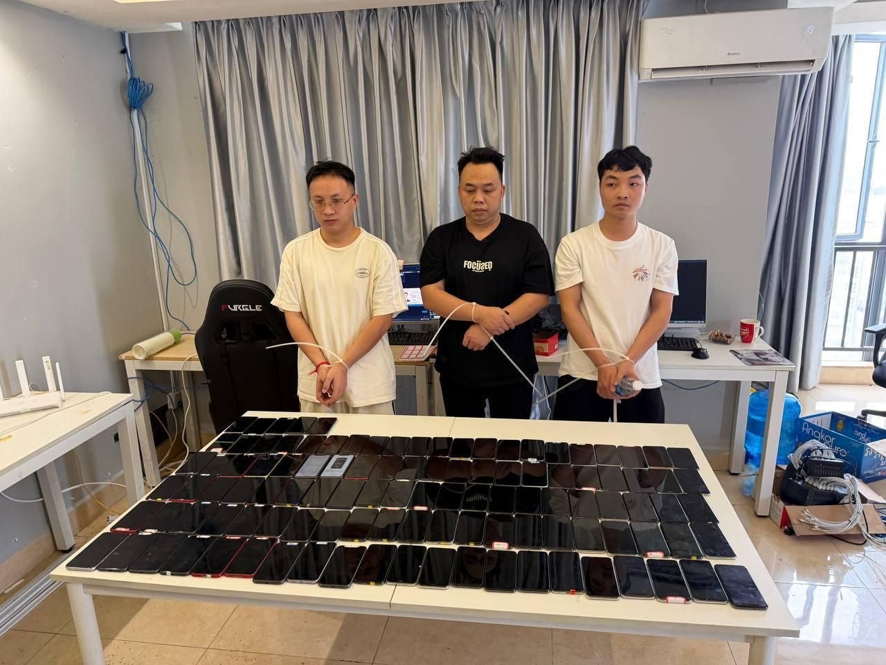 金边警方突袭BKK区一公寓,破获非法拘禁及电诈窝点