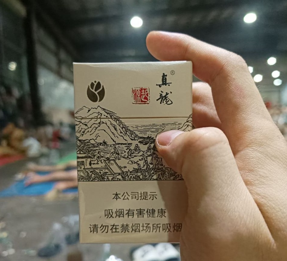 群友分享:来柬埔寨的这半年多,像是把一辈子的风浪都闯了一遍。从拜林到西港,从集梦再到宝龙3,最后落脚在金边遣返安置点,这一路的颠沛流离,每一步都走得惊心动魄。