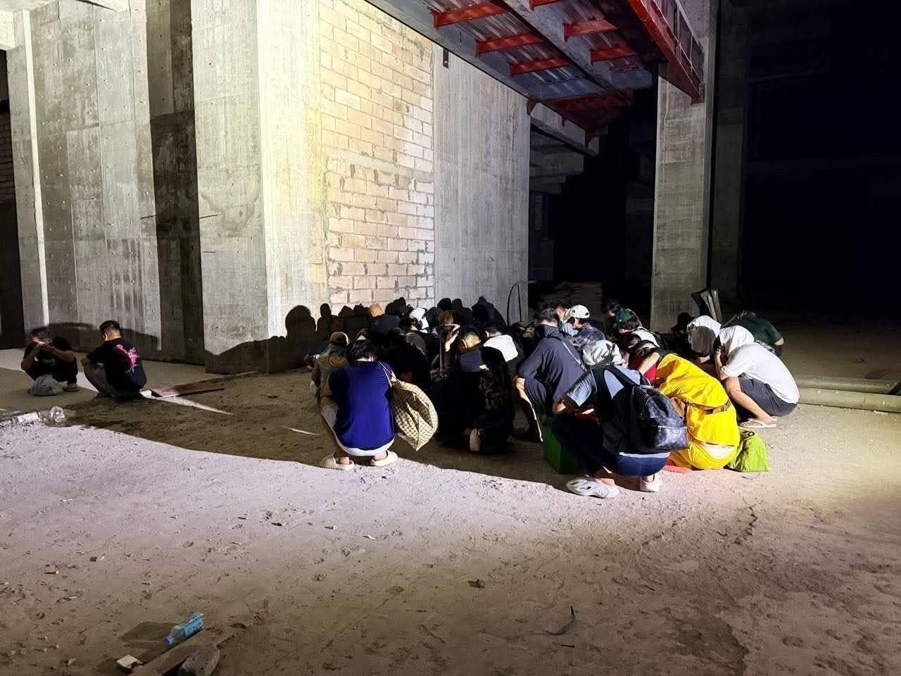 西港再掀“扫诈风暴”!金玉满堂赌场大楼遭突击搜查,“金玉满堂”抓了超过400人!