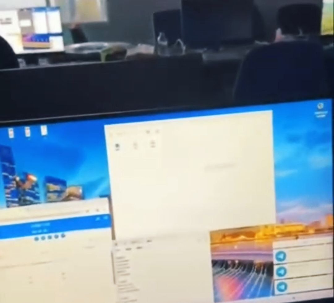 网友投稿:昨天下午,西港对金玉满堂办公大楼的扫荡闹得人尽皆知,而我们是第一批趁警力不足时逃跑出来的人。