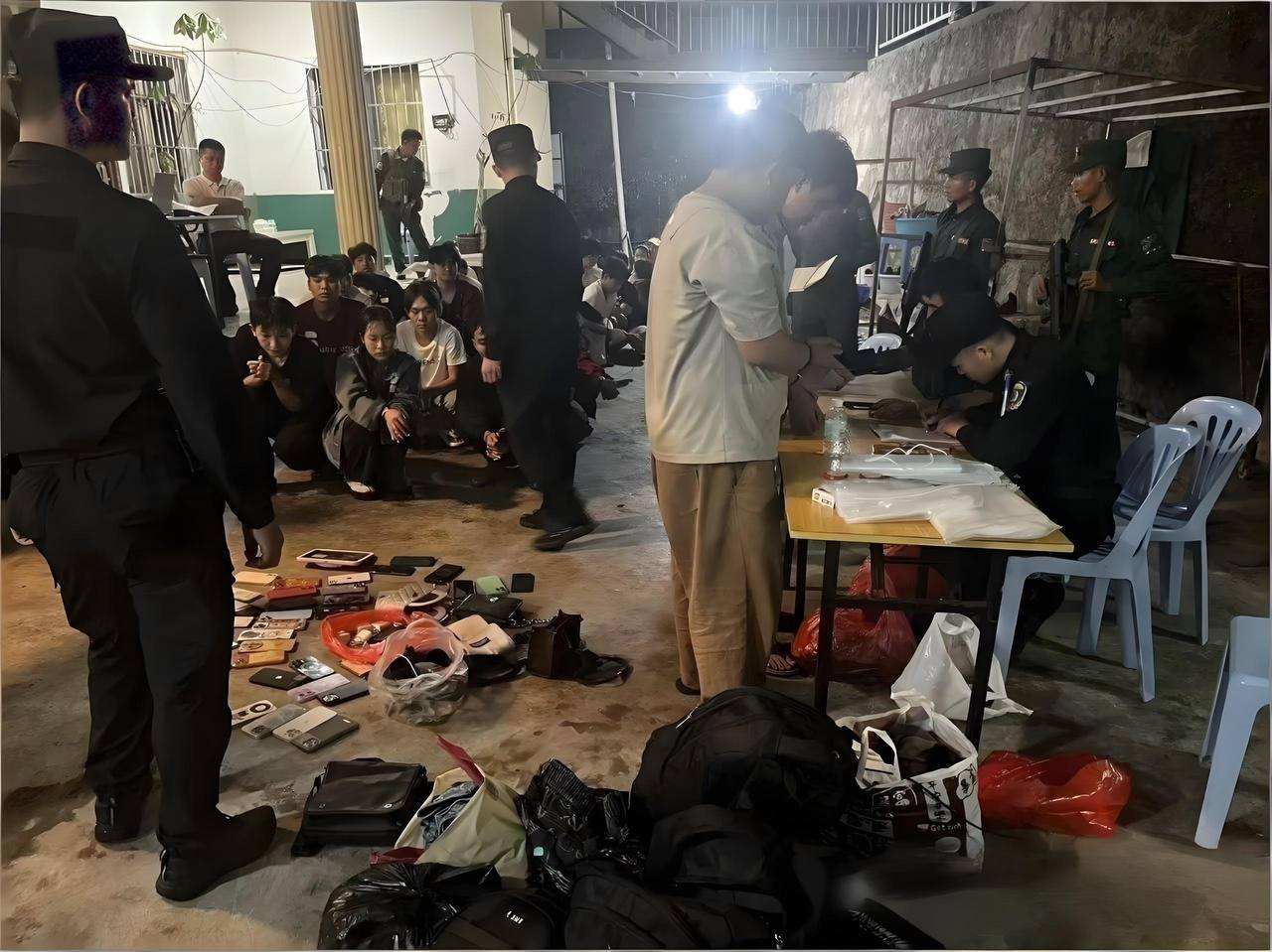 佤邦联合第四特区开展反诈行动,捣毁大型电诈窝点,抓获78名涉案人员