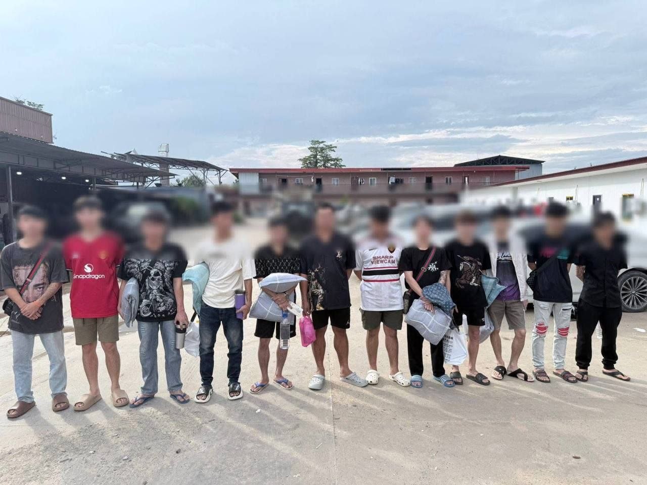 老挝金三角特外“99酒吧”昨天抓捕159人(实际200多人,其余人数充值成功了)