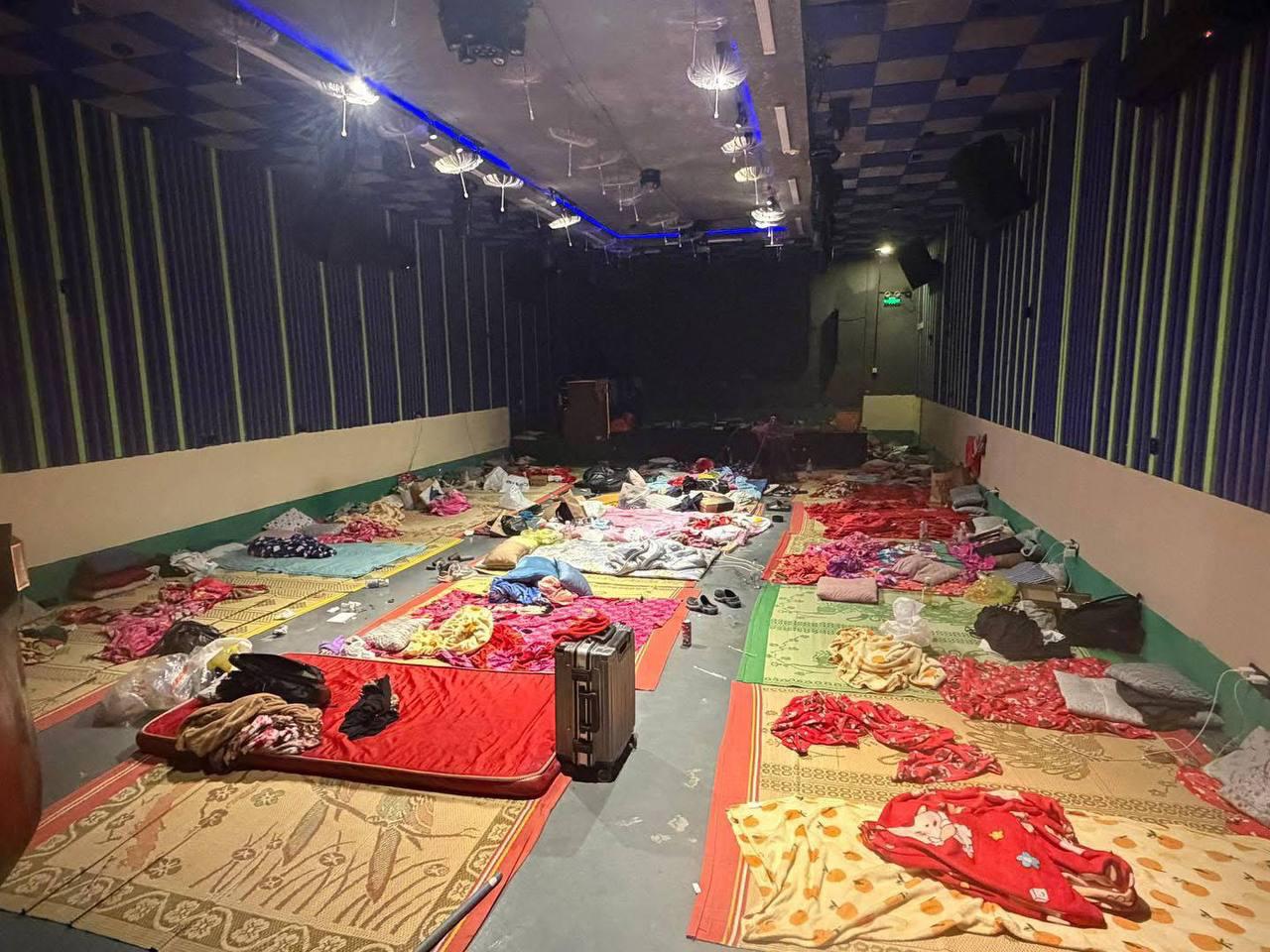 躲到郊区的农家乐都不行?