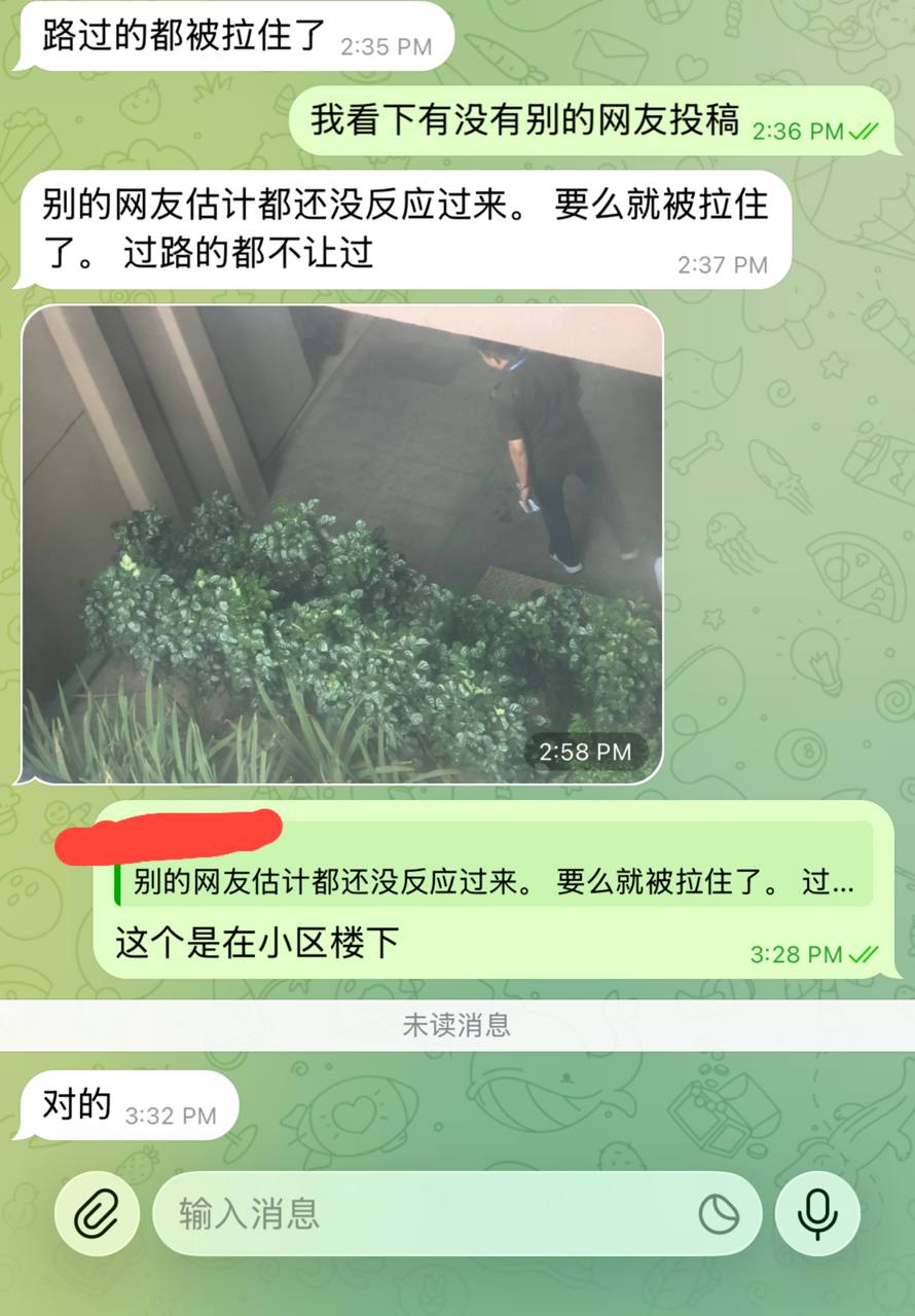 群友投稿:太子中央广场看来又抓了不少人,大巴车来了。