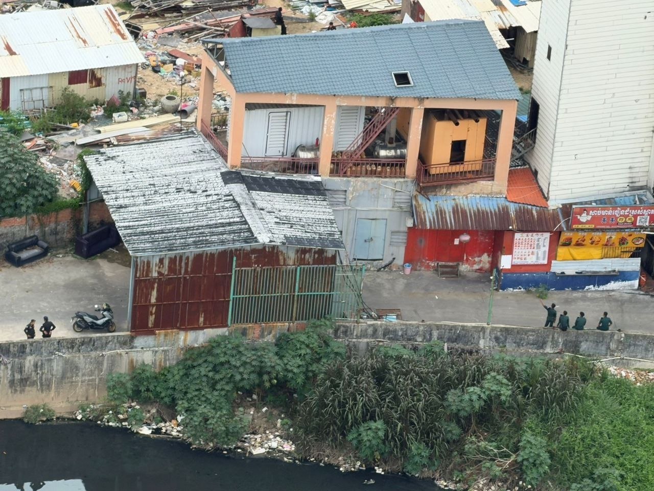 群友爆料:博莱后门也被堵住了,一个别想跑。