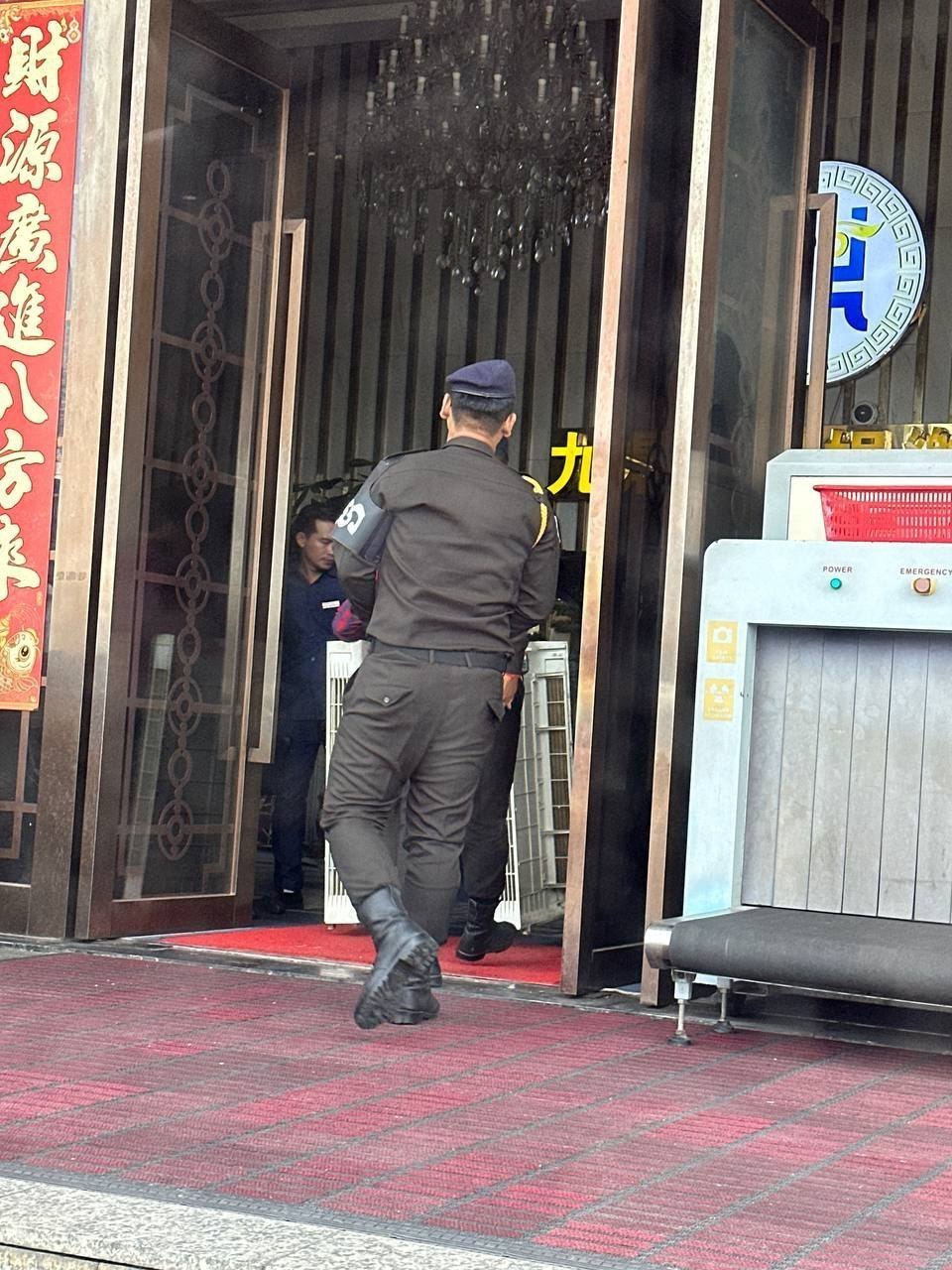 网友投稿:九鼎赌场去了很多执法部门,不知道是不是抓人还是检查。